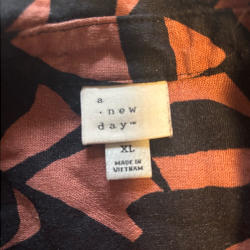 Linen Abstract Patterned Boxy Cropped Button-Up - Picture 6 of 7